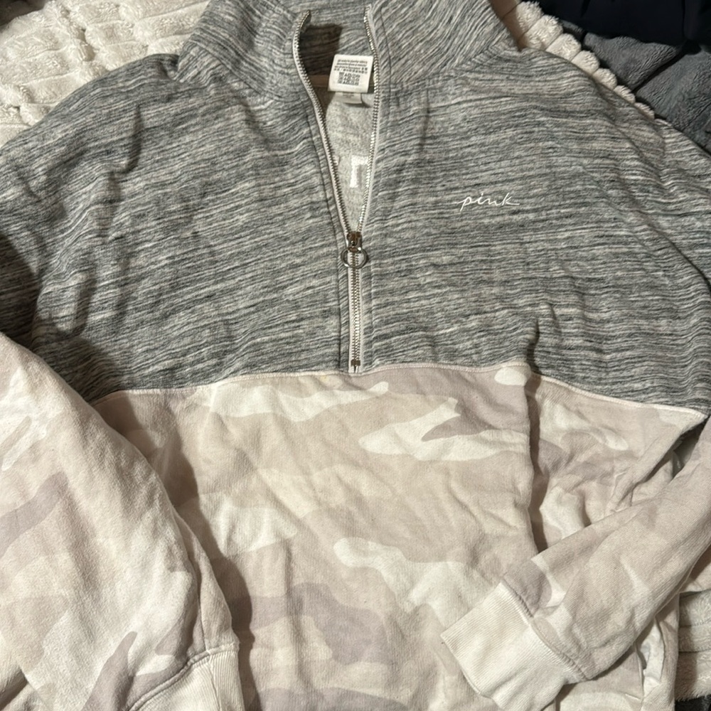 Pink/VS Crewneck Women’s Size Small